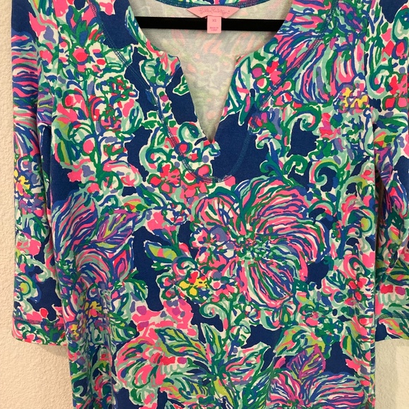 Lilly Pulitzer Justina Tunic in Indigo Exotic Escapade Print UPF 50+ - Picture 3 of 7